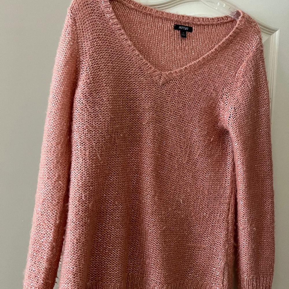 Mango colored sweater with gild
